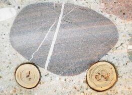 011 - detail monolith dreamer